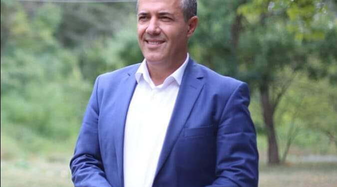 Rrëfimi i Flamur Shalës: Emrin ma vendosi babai, ishte i burgosur politik për flamur e për bashkimin e shqiptarëve