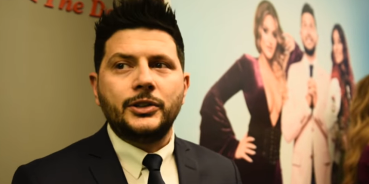 Ermal Mamaqi shkruan librin e tij të parë, këto janë detajet