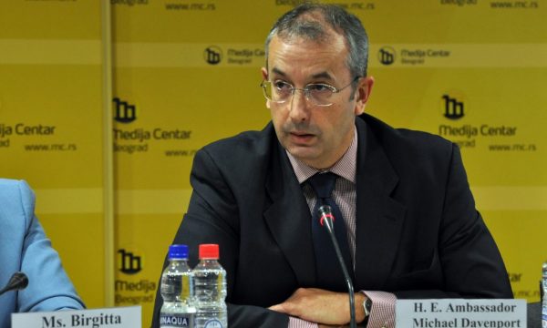 Largimi i serbëve nga institucionet, reagon edhe shefi i OSBE-së në Kosovë
