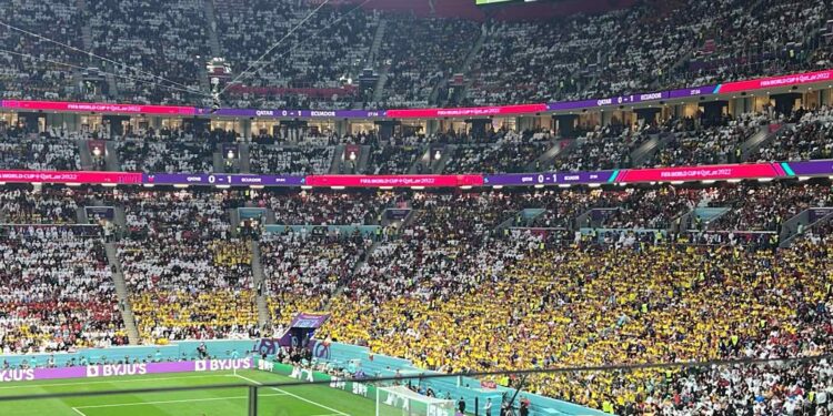 Ekuadorianëve iu mbaron durimi, kërkojnë birra gjatë ndeshjes me Katarin