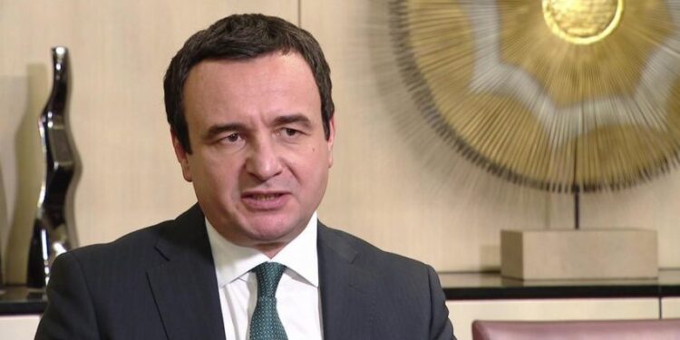 “Boshnjak majnoritiz”, “sikiriti”, “forej ministër”: Kurti lëshon disa “perla” dhe bllokohet pak gjatë intervistës në gjuhën angleze