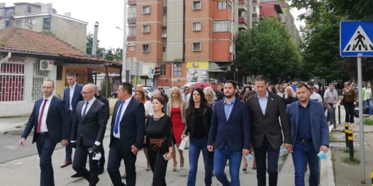 Mediat serbe: Vuçiq ka biseduar në telefon tërë natën me Listën Serbe