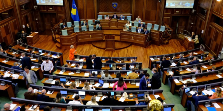 “Tradhti”, “si Milosheviqi”, “idiot” – si po përkeqësohet gjuha mes LVV-së dhe opozitës?