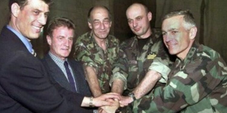 Wesley Clark, Walker, Kouchner dhe diplomatë të tjerë pritet të dëshmojnë pro Thaçit në Speciale