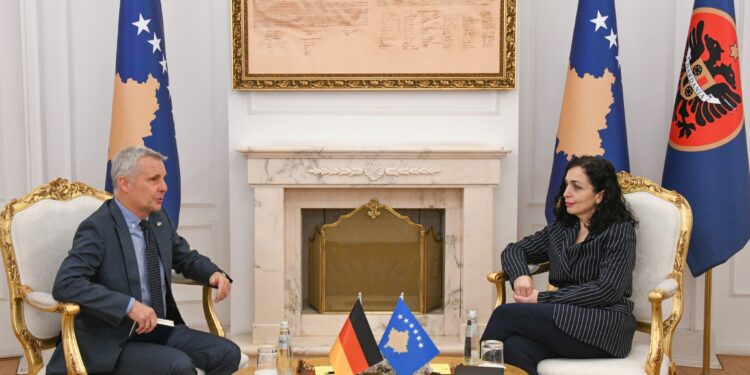 Osmani takohet me Rohden, bisedojnë për zhvillimet e fundit në vend dhe dialogun