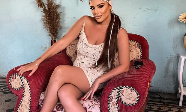 Këngëtarja shqiptare e pranon haptazi që ka blerë klikime në YouTube