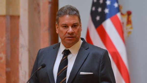 Escobar kërkon marrëveshje për targat para datës 21 nëntor: Kosova dhe Serbia të tregohen fleksibile