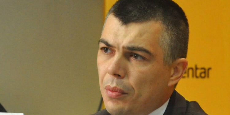 Ish-ministri serb për largimin e Listës Serbe nga institucionet: Mos u kthefshin kurrë