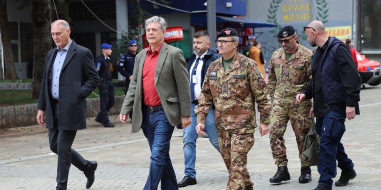 Shefi i EULEX-it e komandanti i KFOR-it vizitojnë veriun