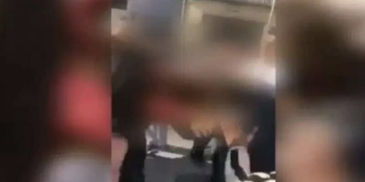 Rrahje mes nxënësve në Vushtrri: Ndërhyn një prind, e rrah brutalisht 12-vjeçarin