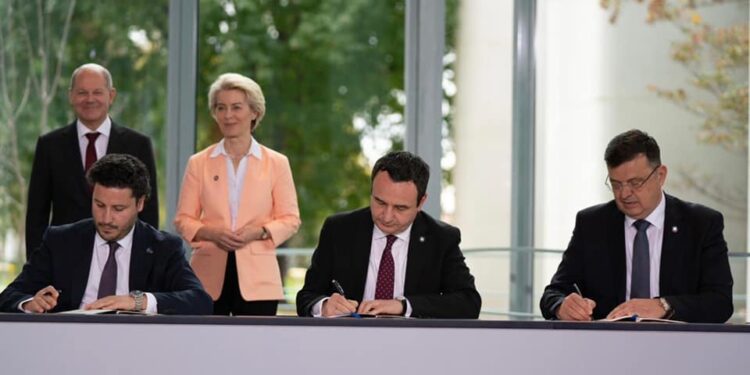 Kryeministri Kurti nënshkroi në Berlin me Kosovën si fusnotë