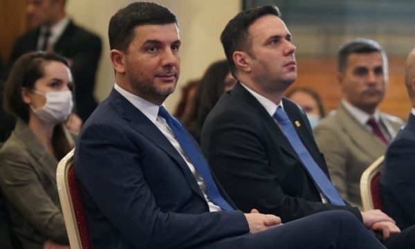 S’ka sanksione për opozitën, Krasniqi e Abdixhiku udhëtojnë në SHBA