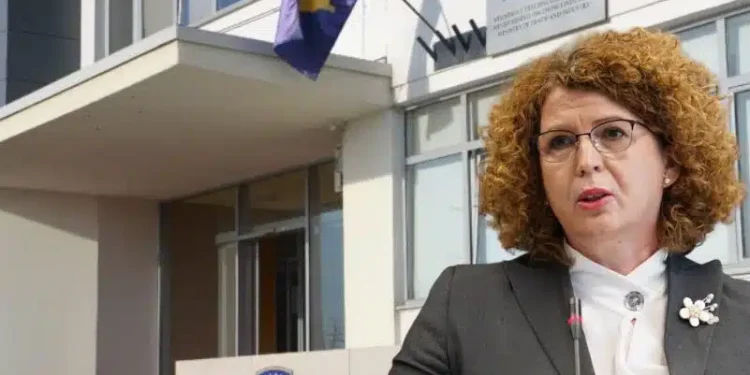 Ministres Hajdari dikush ia zuri pritën te banesa, paraqitet e shqetësuar në Polici