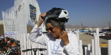 72-vjeçarja kalon 17 vende me biçikletë, 8 mijë kilometra për një mesazh me rëndësi