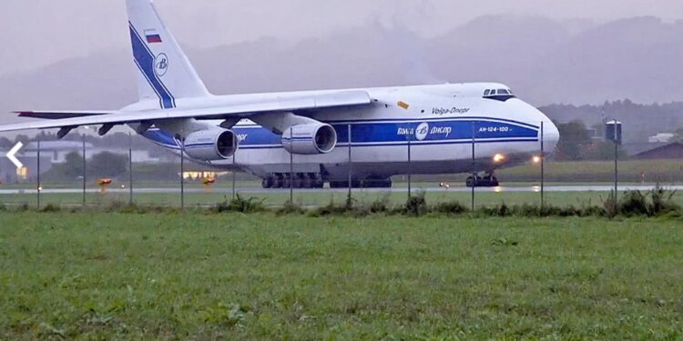 Transport misterioz ajror nga Kina në Rusi, po i dorëzohen armë Putinit!?