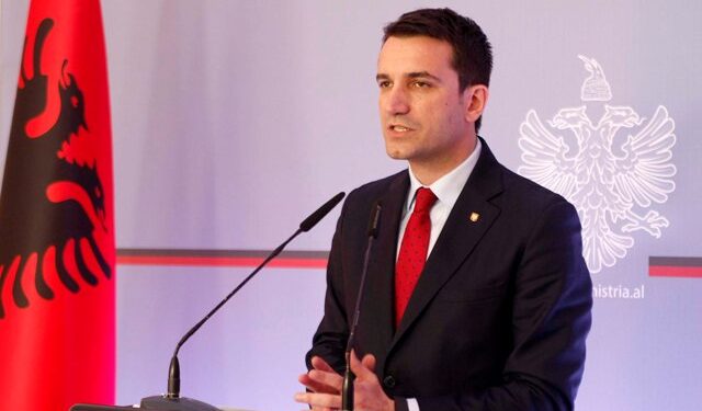 Veliaj: U kam propozuar presidentit dhe Ramës që t’u jepen të gjithë kosovarëve pasaporta të Shqipërisë