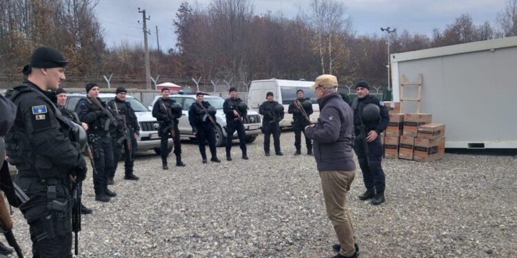 Ministri Sveçla viziton sërish pikat kufitare në veri, pak orë para se të fillojë shqiptimi i gjobave për targat