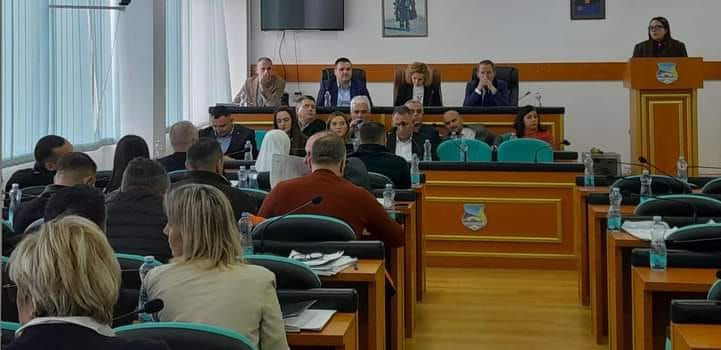 Vushtrria, e para në Kosovë që miratoi Raportin e Vlerësimit Vullnetar Lokal