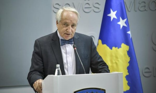 Ish-ministri Latifi pas dorëheqjes flet për shëndetësinë në Kosovë: E rrënuar nga korrupsioni