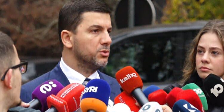 Krasniqi flet pas takimit me Kurtin: Nuk jam i sigurt nëse Qeveria e di se në çfarë drejtimi është duke shkuar