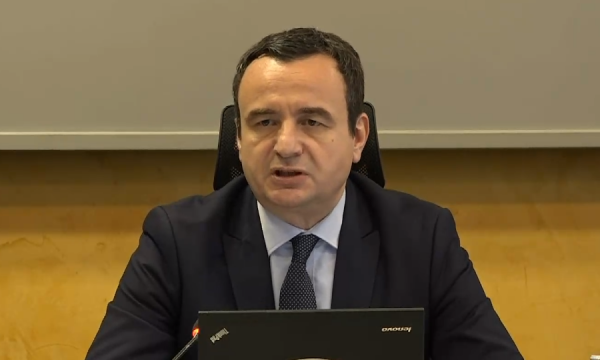 Kurti thotë se edhe pas 23 nëntorit ka serbë që konvertojnë targat në RKS