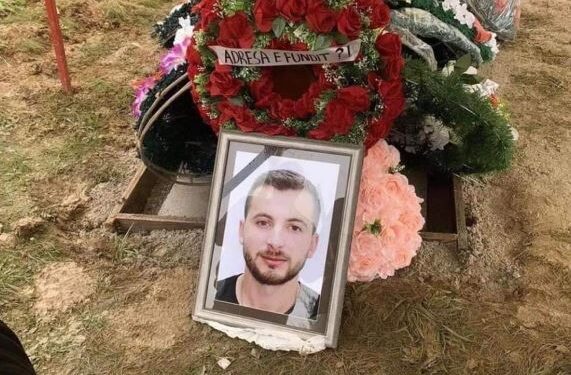 Me nderime të larta, varroset kadeti i Policisë së Kosovës që vdiq në aksident trafiku