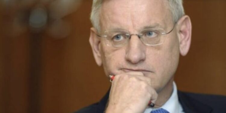 A e përkrah Qeveria e re suedeze heqjen e vizave për Kosovën? Çfarë thotë ish-kryeministri Bildt