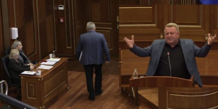 Hisen Berisha iu bërtet pushtetarëve: Po bëni tradhti ndaj vendit – reagon Konjufca