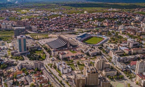 Historia e trishtë e familjes nga Prishtina: 16-vjeçari preket me sëmundjen që ua mori jetën motrës e vëllait të tij