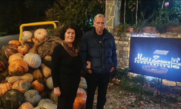 70-vjeçari dyshohet se e vrau gruan rreth orës 02:00, në Polici u dorëzua 2 orë e gjysmë më vonë