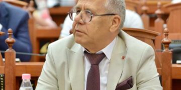 Kim Mehmeti: Albin Kurti e pastron ‘plehun’ që lanë pas vetes burrështetasit e mëparshëm të korruptuar të Kosovës