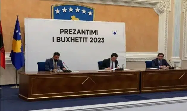 Kurti prezanton buxhetin për vitin 2023 para prishtinasve