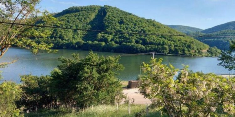 59 villa të ndërtuara jashtëligjshëm në Batllavë, pesë prej tyre rrënohen të hënën