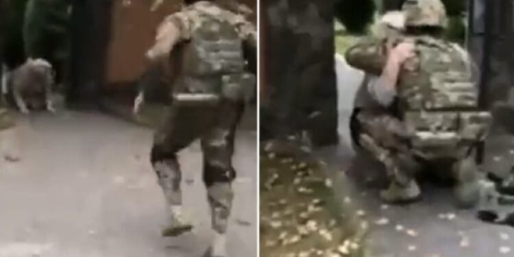 MOMENT EMOCIONUES| Ushtari ukrainas vrapon ta përqafojë gjyshen e tij (VIDEO)