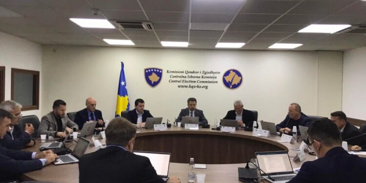Mblidhet KQZ-ja, shqyrton zëvendësimin e deputetëve të Listës Serbe