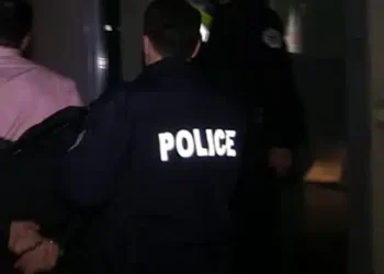 “Hajde po t’pres, kam me ta q* nanën e babën”/ Plas sherri në një fshat të Gjakovës, arrestohet një person