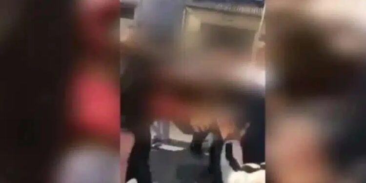 Rrahje mes nxënësve në Vushtrri: Ndërhyn një prind, e rrah brutalisht 12-vjeçarin