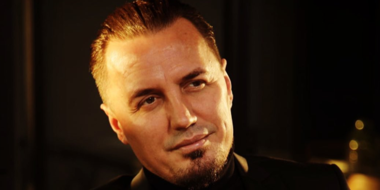 “7 miliardë buzëqeshje dhe e jotja është e preferuara ime”, kujt ia dedikon këto fjalë Blero?