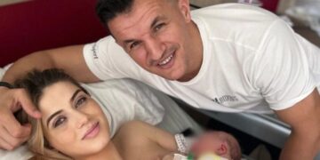 Robin Krasniqi me dedikim të veçantë për gruan dhe djalin