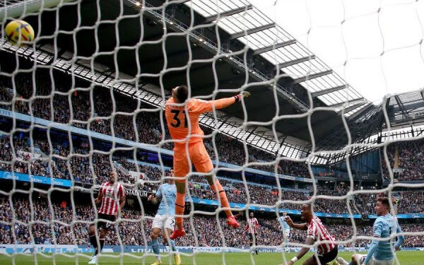 Brentfordi shënon fitore ndaj Cityt