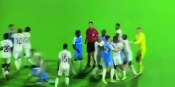 Përleshje masive mes lojtarëve të Sunderland dhe atyre të Al-Shabab