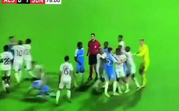 Përleshje masive mes lojtarëve të Sunderland dhe atyre të Al-Shabab