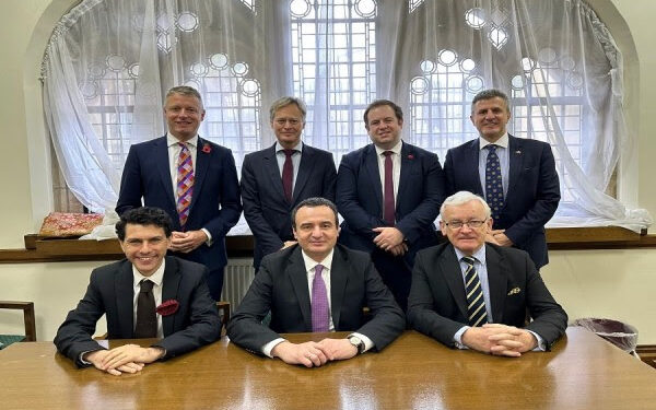 Deputetët britanikë mbështesin anëtarësimin e Kosovës në KiE e NATO
