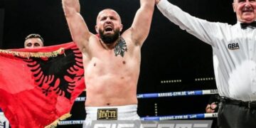 Boksieri shqiptar, Roberto Bakaj ia terron serbit në raundin e parë (VIDEO)