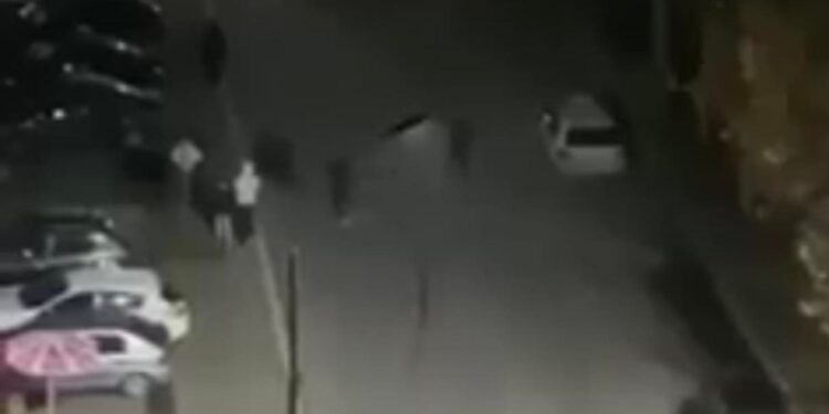 Publikohen pamjet: Ja si i riu shqiptar ndiqet nga serbët në veri të Mitrovicës