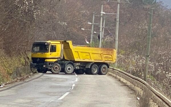 Serbët në veri sot protestojnë kundër deklaratave të Kurtit dhe ambasadorit gjerman