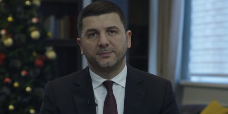 Krasniqi me një videomesazh uron festën e fundvitit: Uroj që 2023 të jetë më i mirë dhe më i begatë për Kosovën dhe qytetarët
