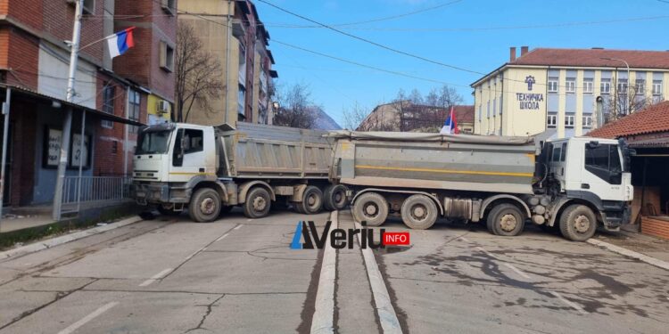 Hiqet një kamion në Lagjen e Boshnjakeve
