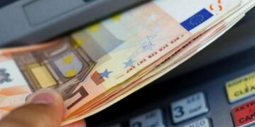 Ikja e punëtorëve nga vendi, kompanive u kërkohet t’i rrisin pagat