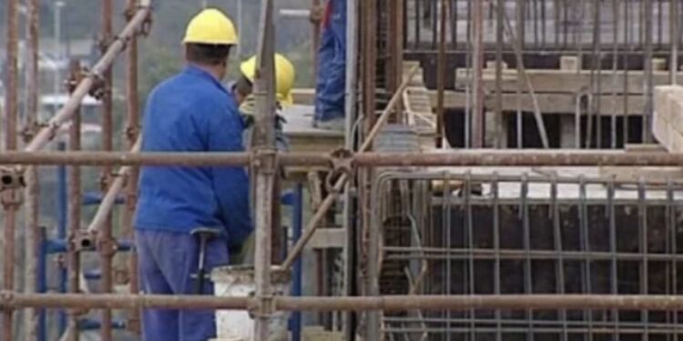 LAJMI I FUNDIT: Vdes një punëtor derisa ishte duke punuar në një ndërtesë